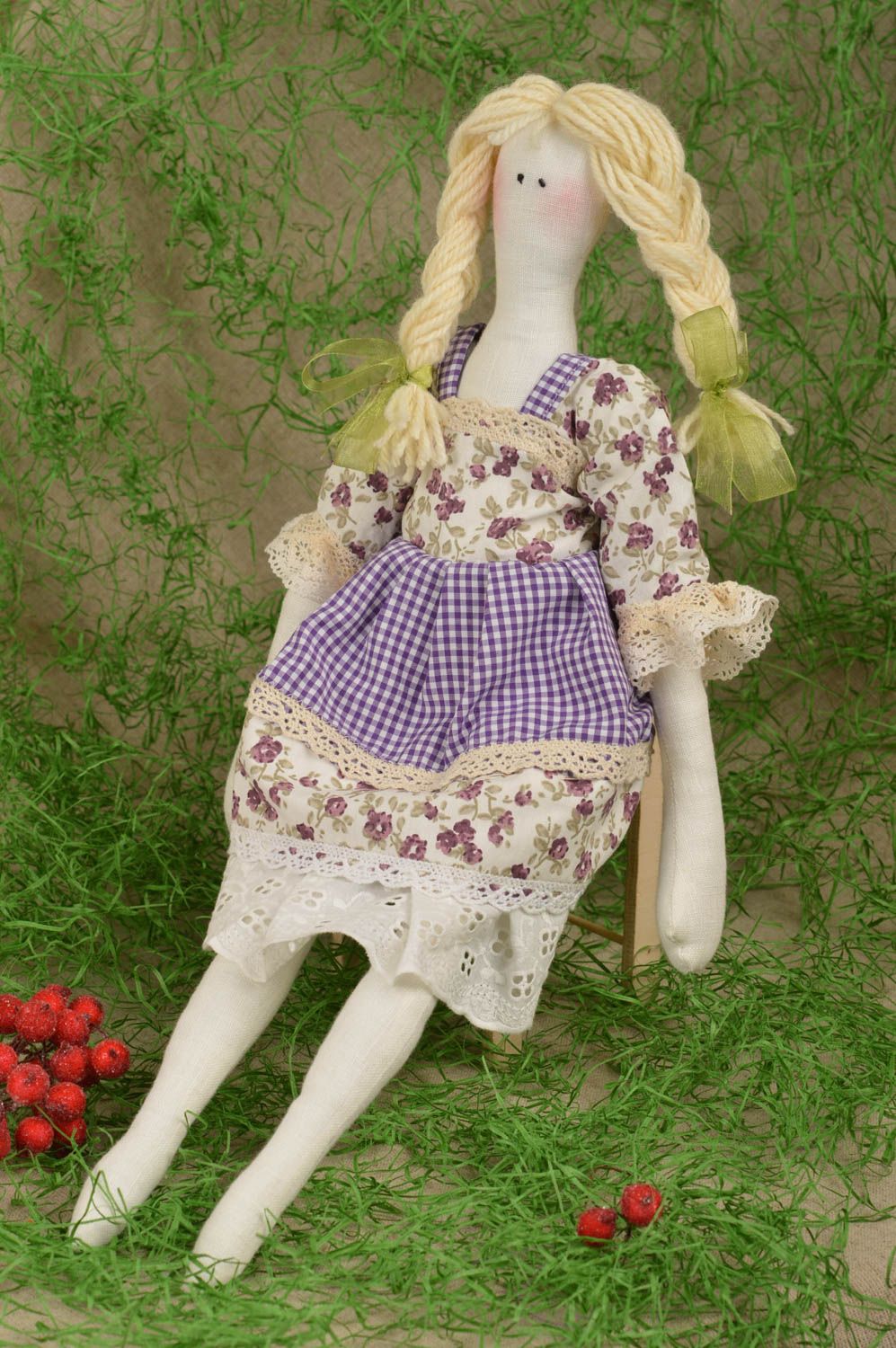 Bambola in stoffa fatta a mano giocattolo ecologico decorazione d’interni foto 1