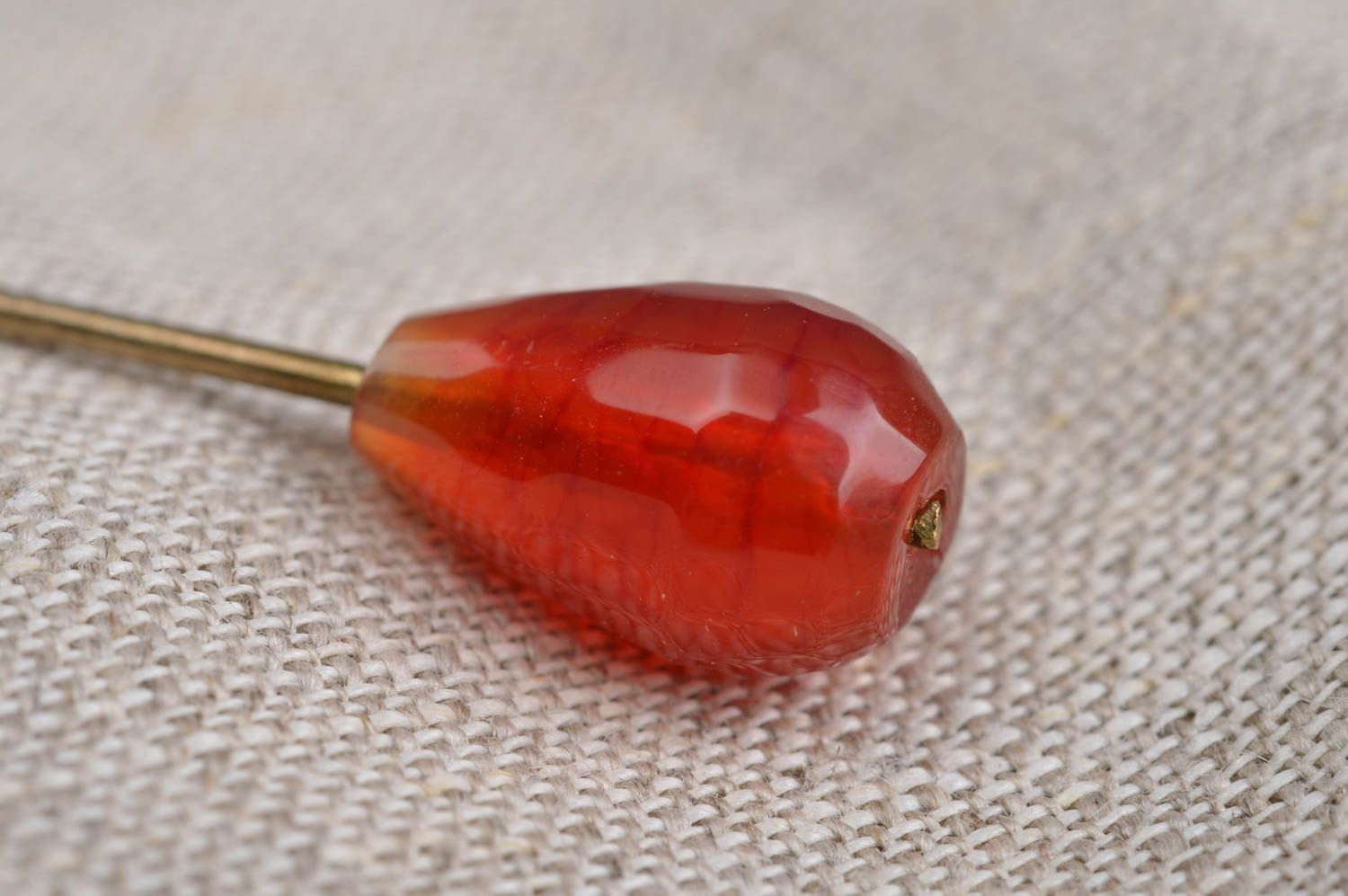 Металлическая брошь-булавка с натуральным камнем агатом красным ручной работы фото 5