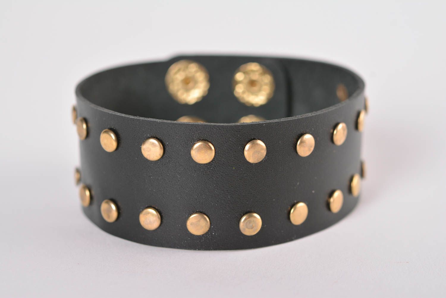 Bracelet en cuir large noir Bijoux fait main tendance Accessoire pour femme photo 1