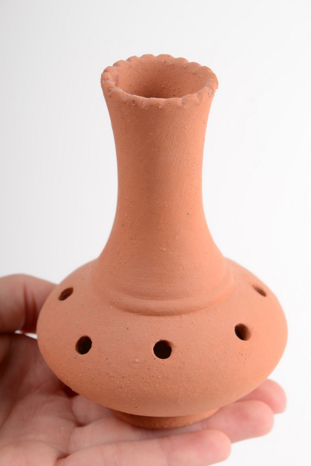 Оригинальный глиняный подсвечник ручной работы на одну свечу в виде вазы фото 5