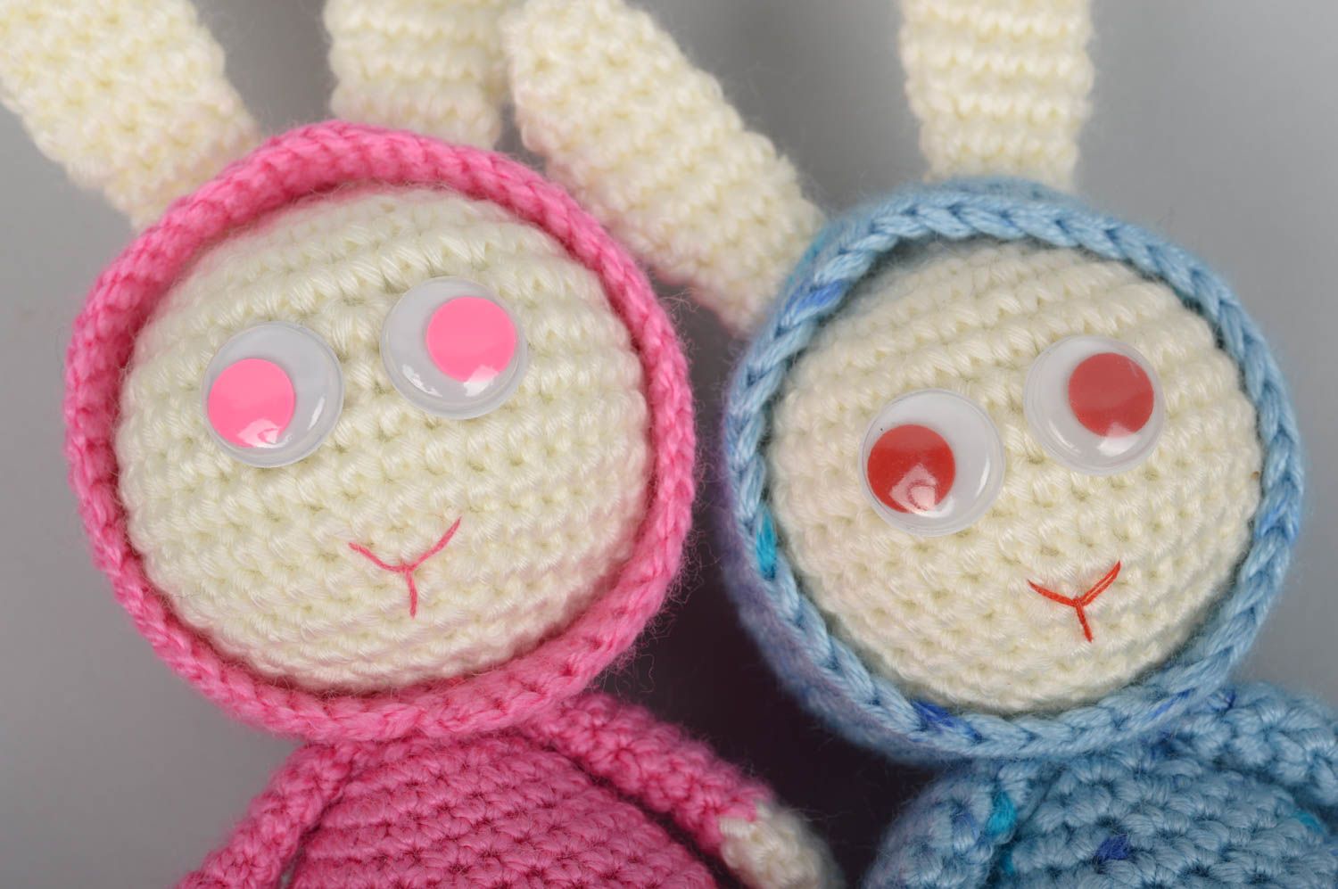 Peluches lapins faites main Jouets tricotés au crochet 2 pièces Cadeau femme photo 3