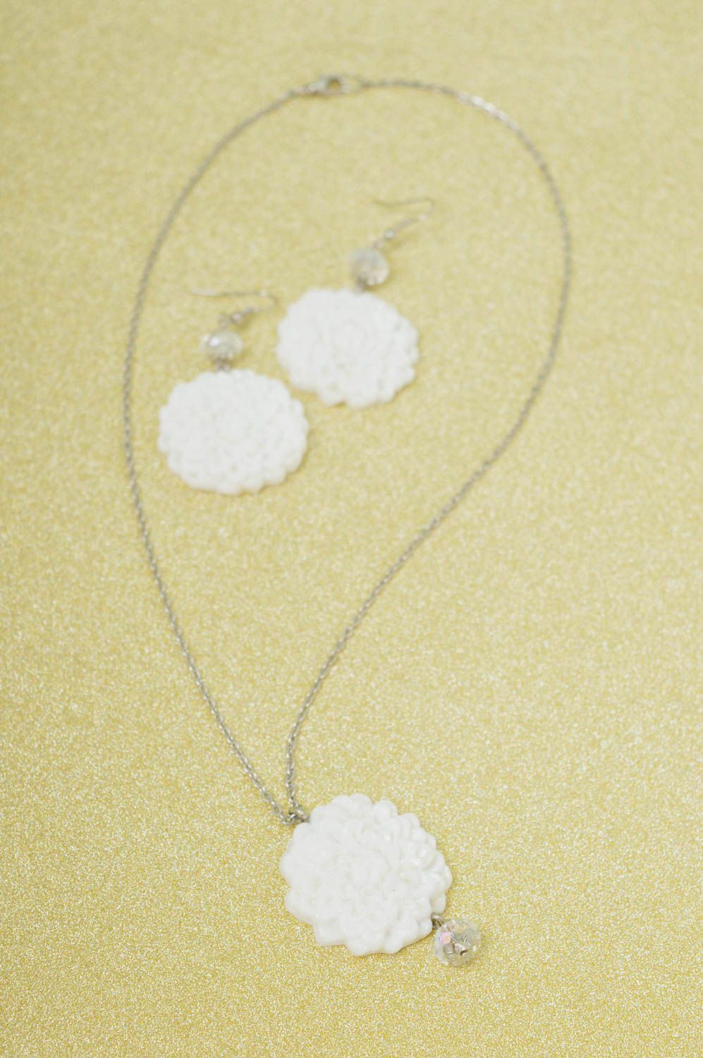 Украшения из полимерной глины ручной работы кулон на шею красивые серьги белые фото 4