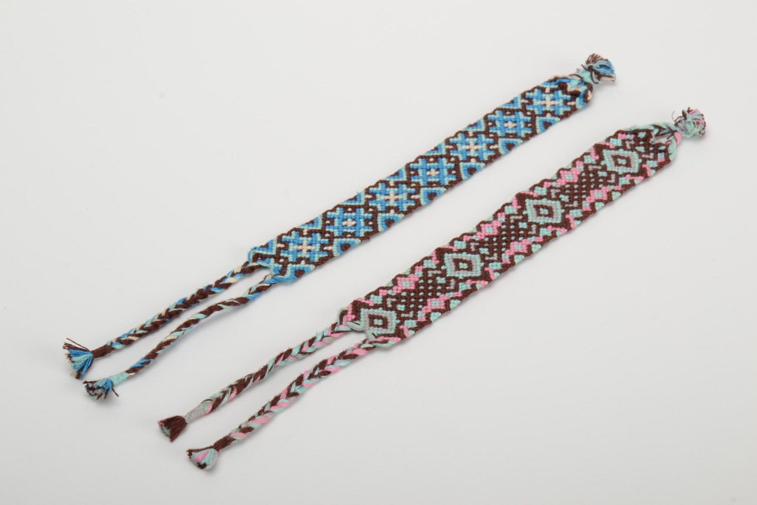 Set of 2 handmade friendship wrist bracelets woven of threads in ethnic style photo 2