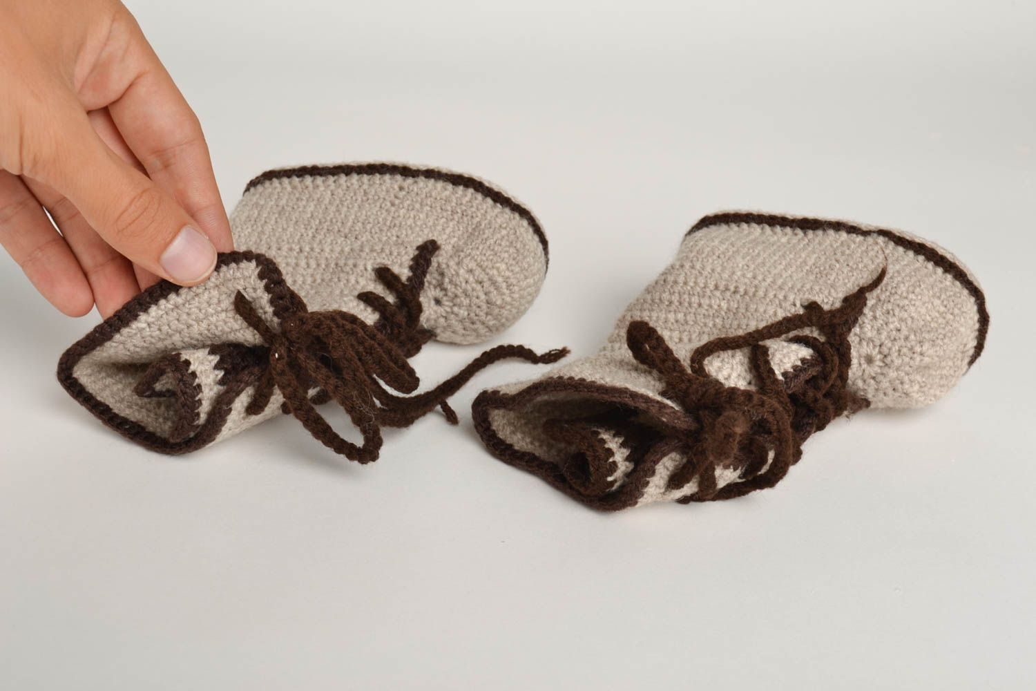 Handgefertigte Schuhe gehäkelte Babyschuhe Geschenke für Kleinkinder in Beige  foto 5
