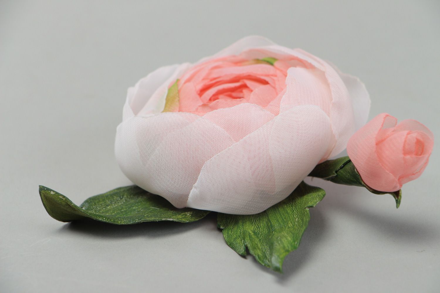 Шифоновая брошь в виде цветка розы ручной работы розовая фото 2