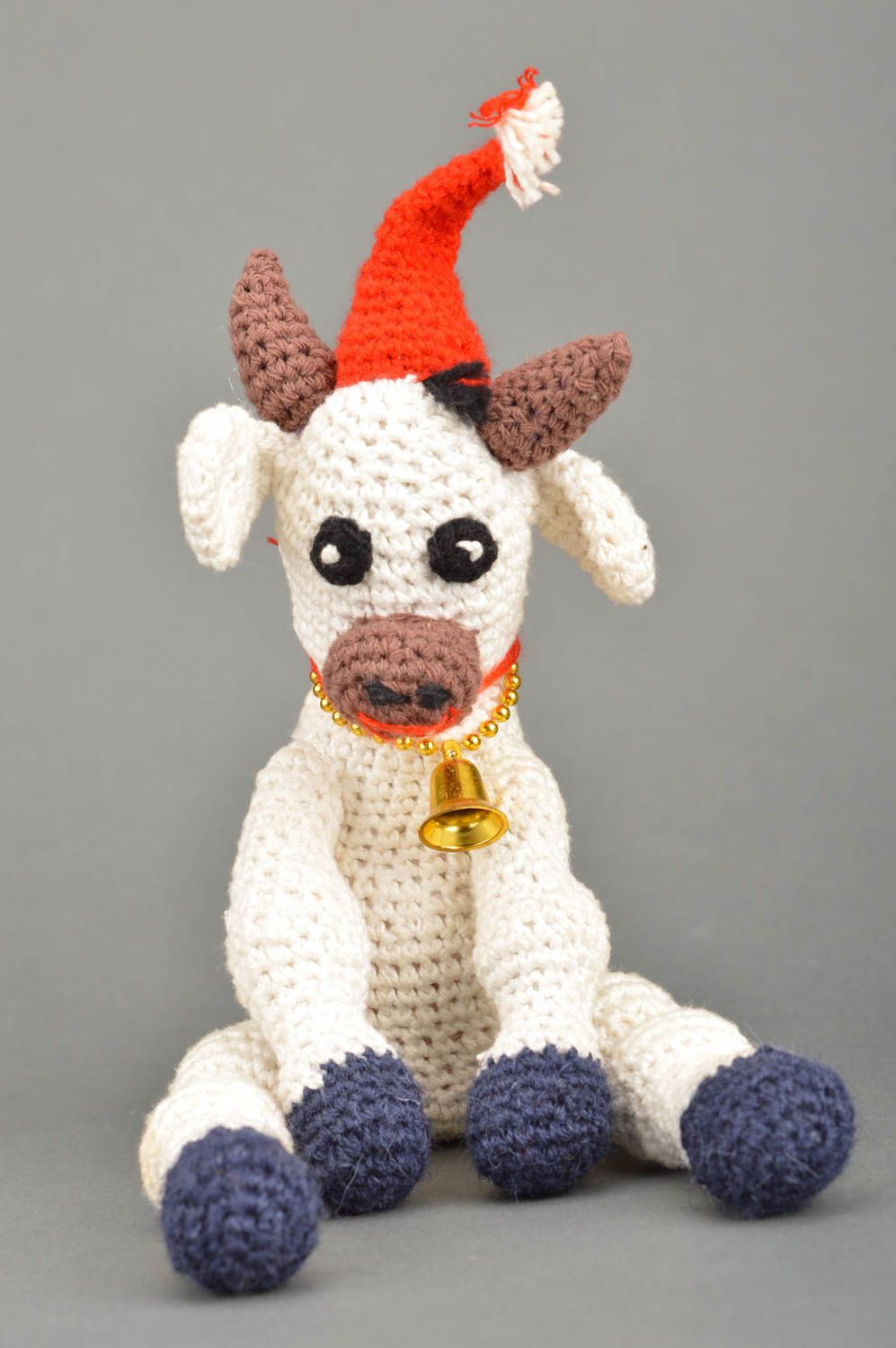 Handmade designer soft crocheted toy bull made of acryl for home decor photo 2