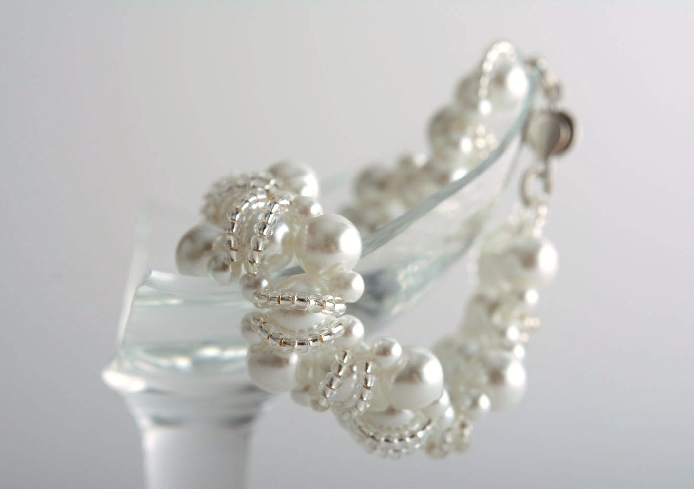 Bracelet blanc en perles de rocaille et céramiques  photo 2