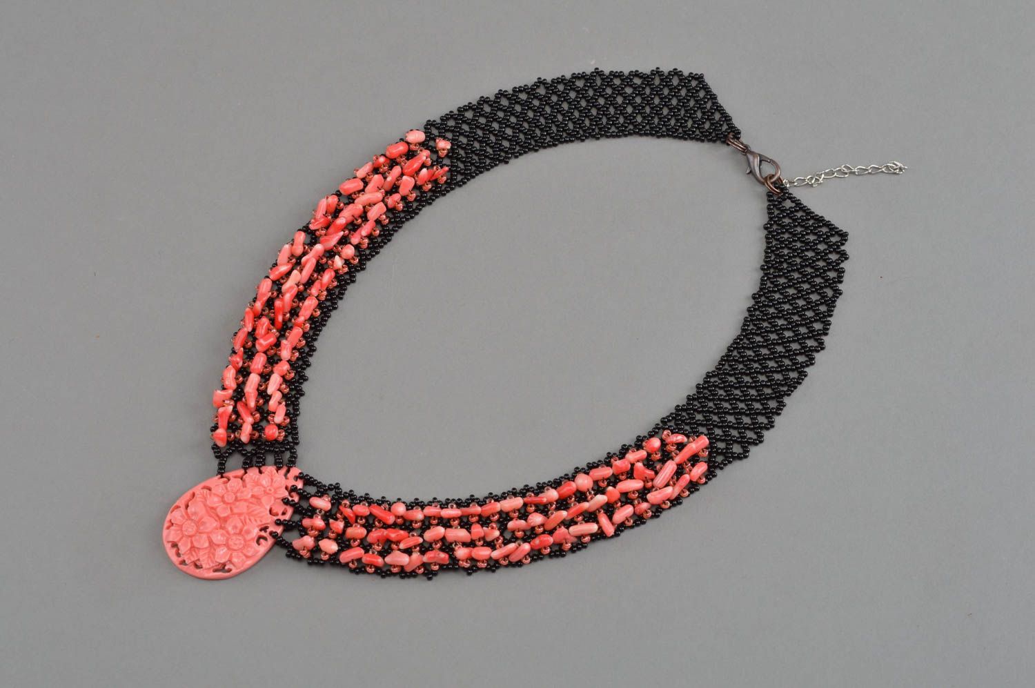 Collier fait main en corail et perles de rocaille rouge noir pour femme photo 2