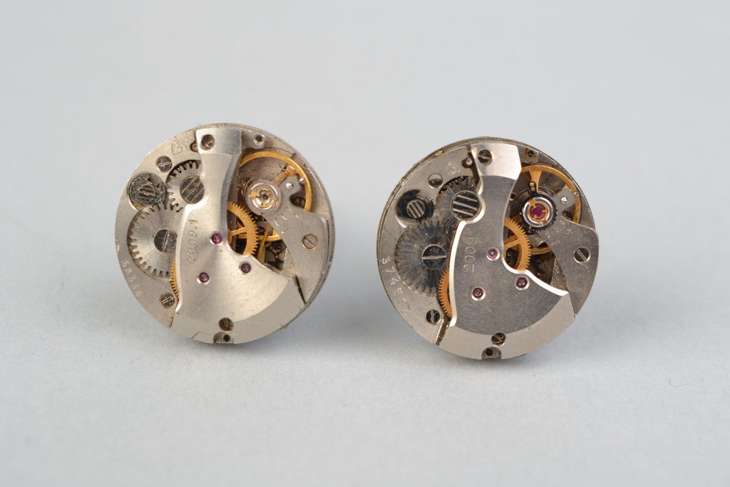 Запонки стимпанк с часовыми механизмами ручной работы круглые металлические фото 3