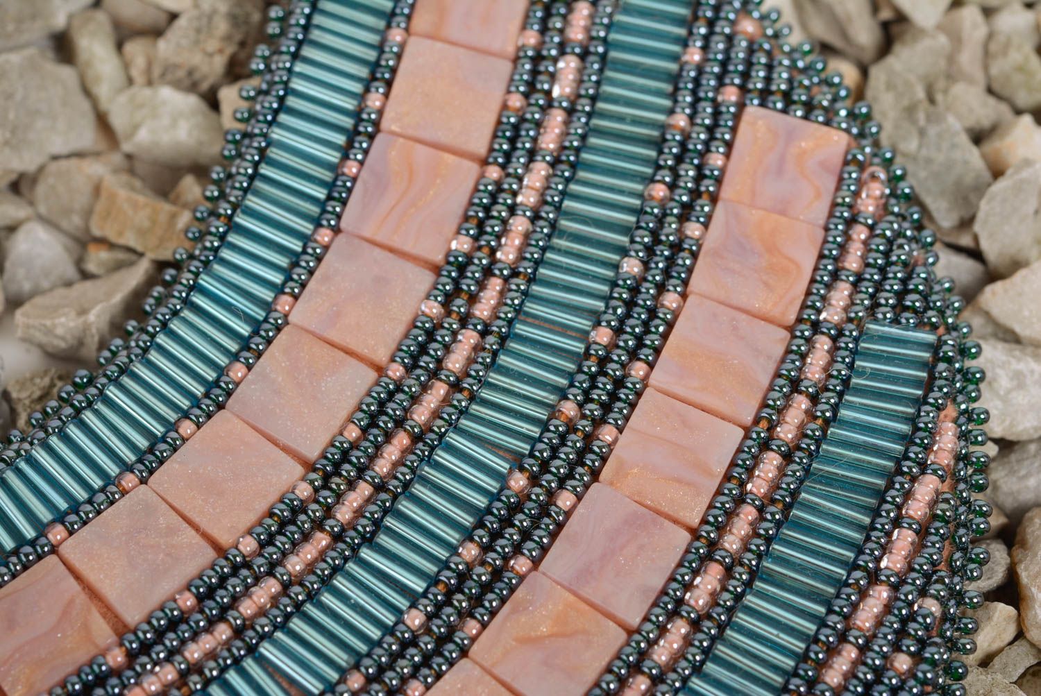 Collier large en perles de rocaille et cabochons en verre fait main Cléopâtre photo 5