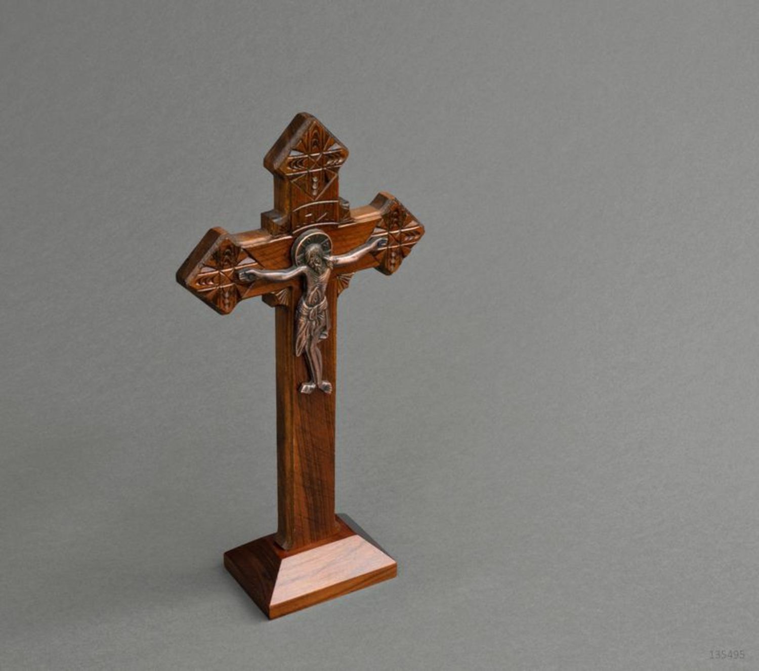Orthodoxes Tischkruzifix aus Holz foto 1