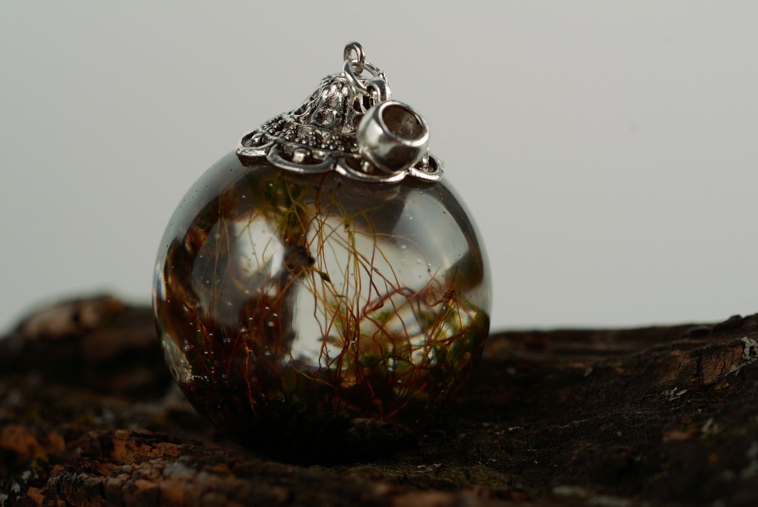 Handmade transparent round neck pendant with real plants inside coated with epoxy photo 3
