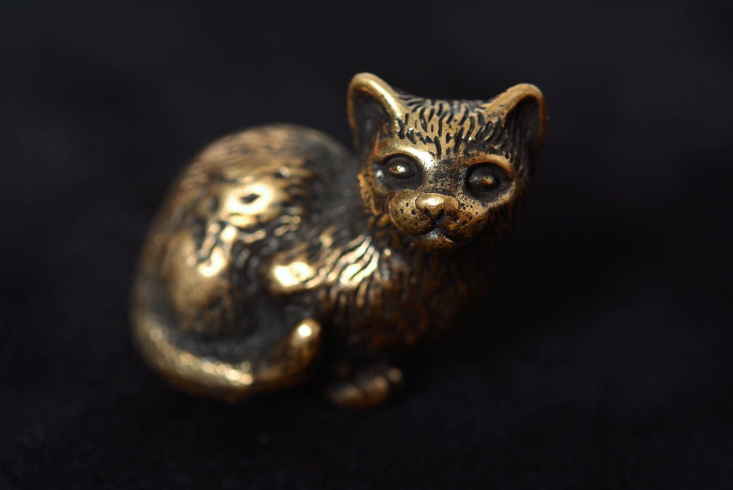 Unusual handmade miniature cast bronze statuette of cat for home decor photo 3