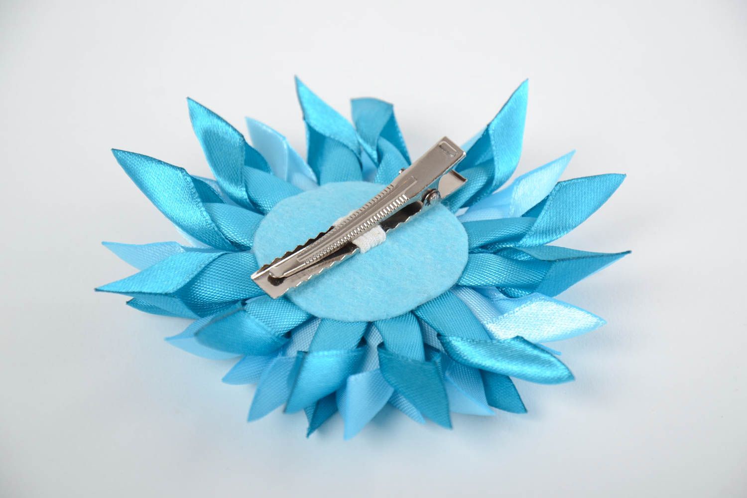 Children's homemade blue satin ribbon flower hair clip kanzashi technique photo 3