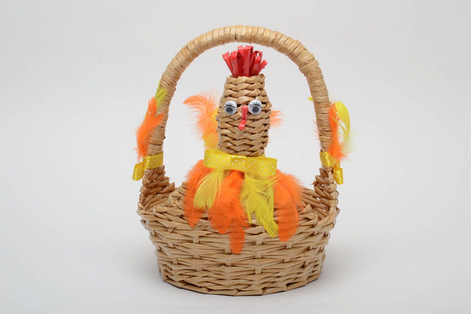 Newspaper basket for Easter eggs photo 2