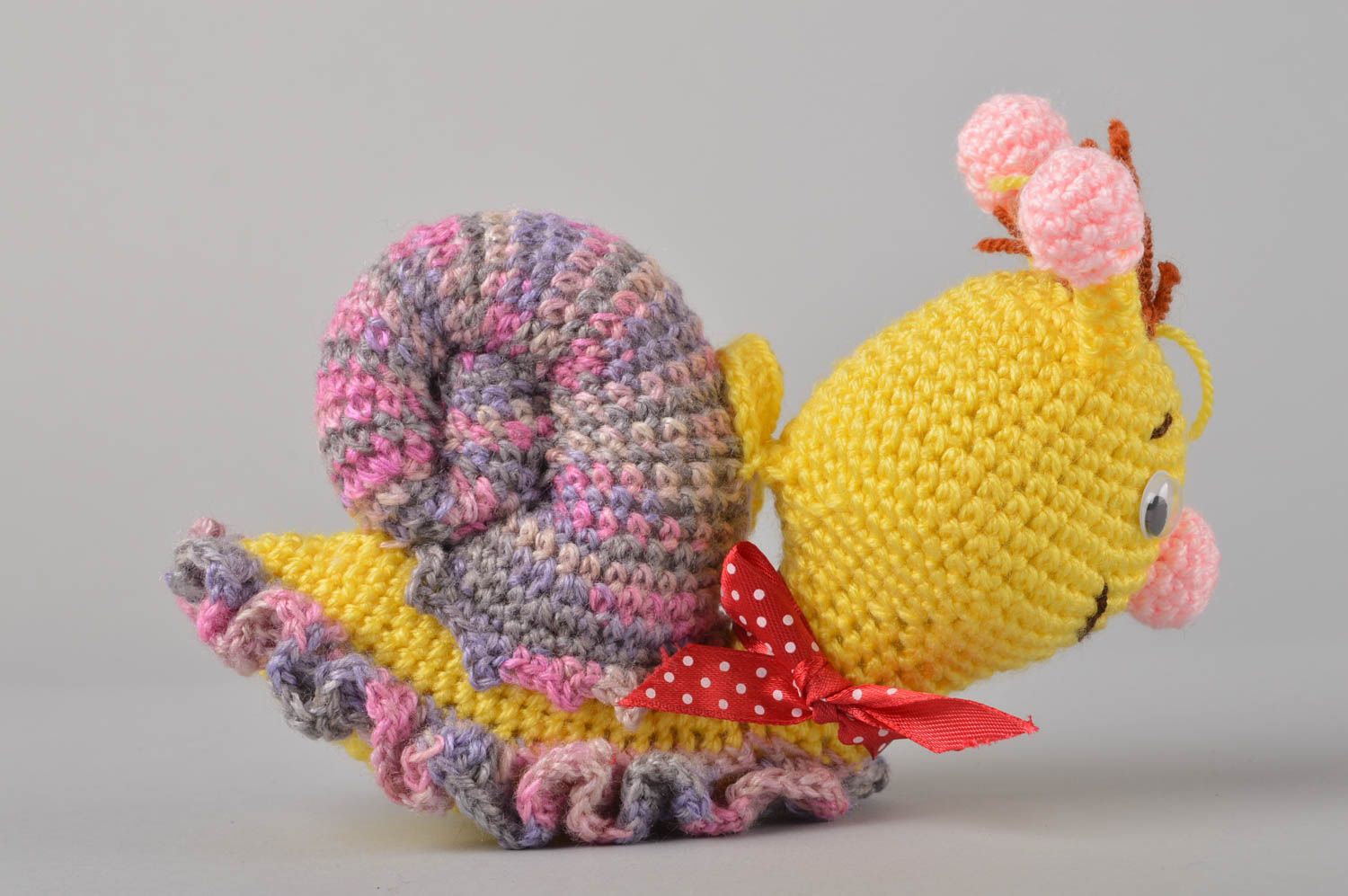 Jouet escargot Peluche faite main tricotée au crochet jaune Cadeau enfant photo 4