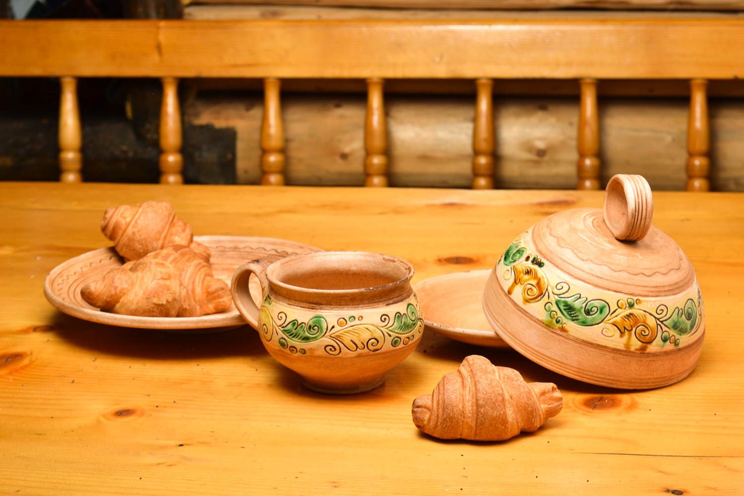 Juego de vajilla artesanal de plato de cerámica taza de arcilla y mantequillera foto 1