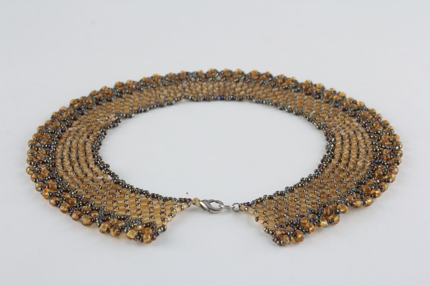Necklace woven of Chinese beads photo 2