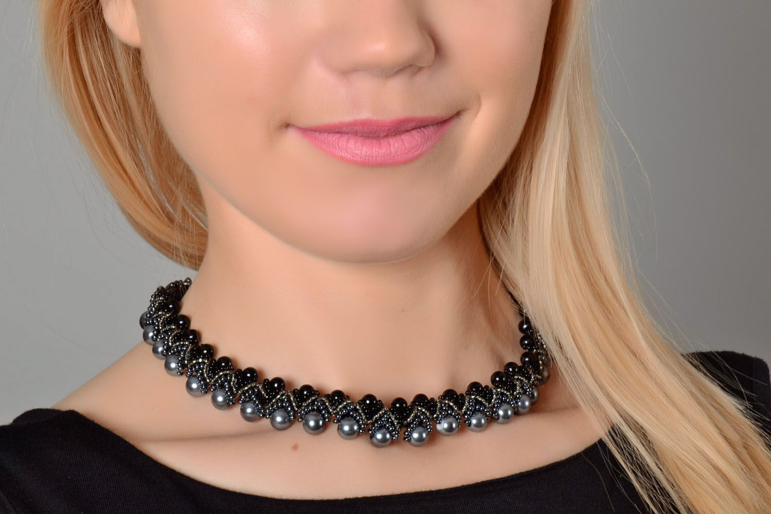 Black beaded necklace photo 1