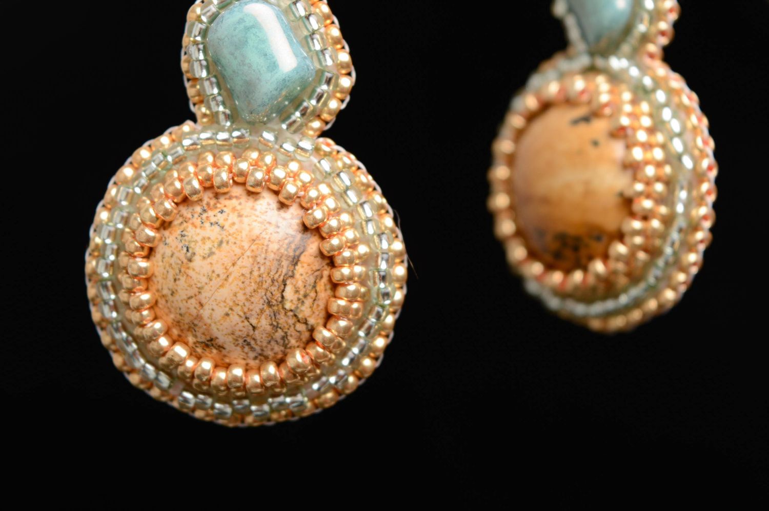 Boucles d'oreilles en perles de rocaille avec jaspe  photo 4