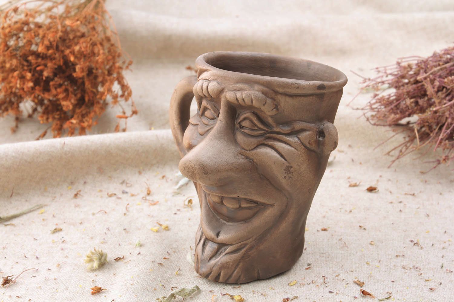 Laughing man's shape clay cup with handle photo 1