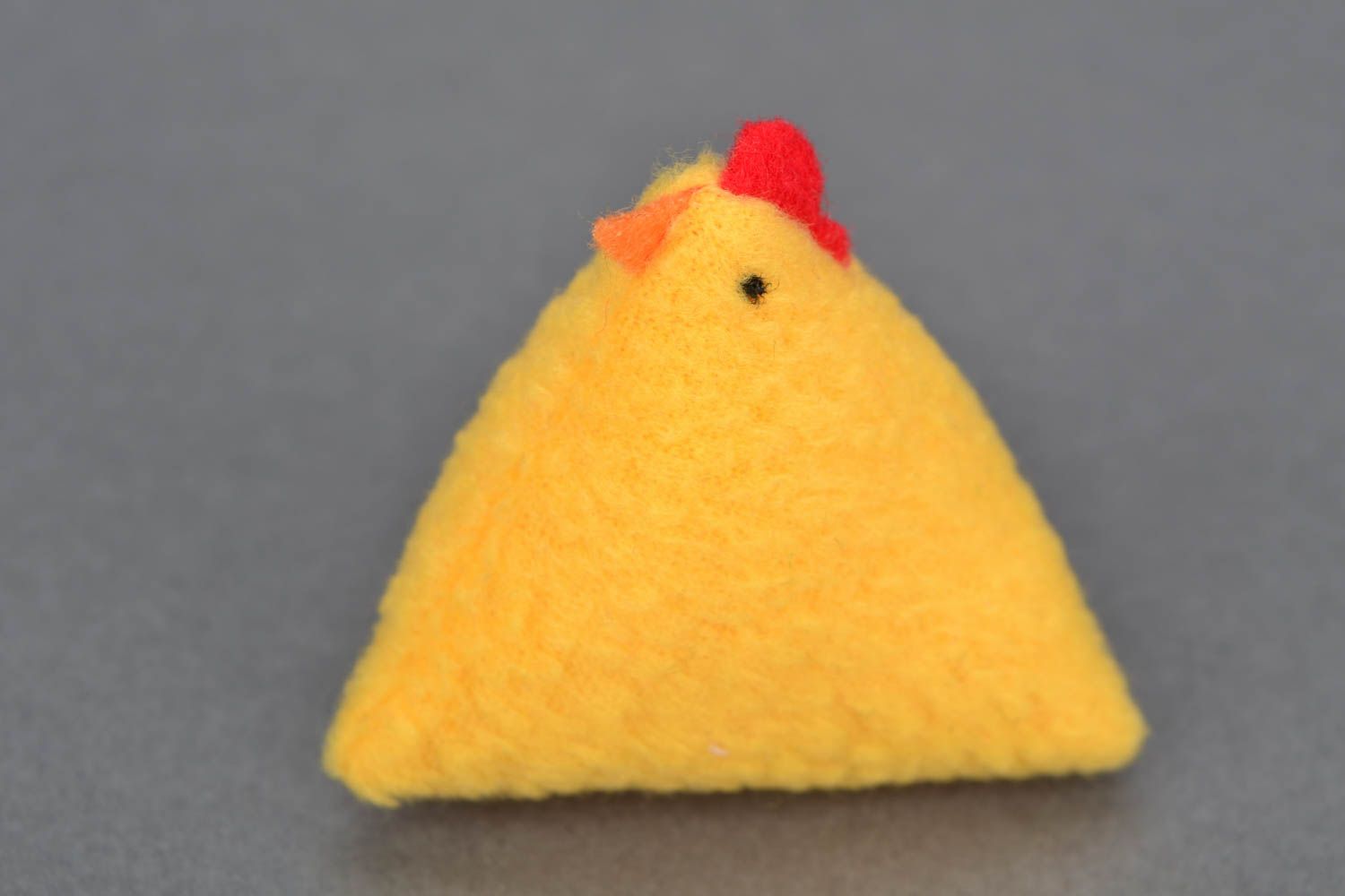 Soft needle cushion in the shape of yellow hen photo 1