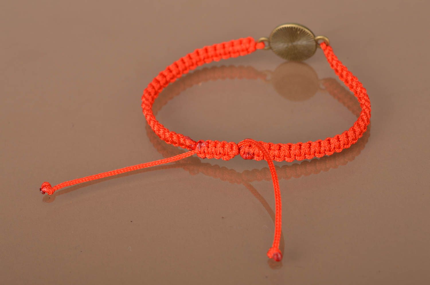 Bracelet tressé rouge en lacet ciré et décoration en métal fait main bijou joli photo 5