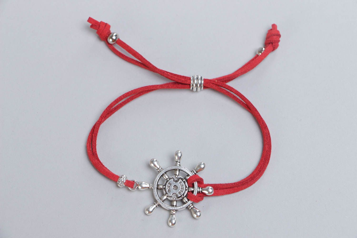 Handgemachtes originelles schönes rotes Armband aus Wildleder Frauen Schmuck foto 2