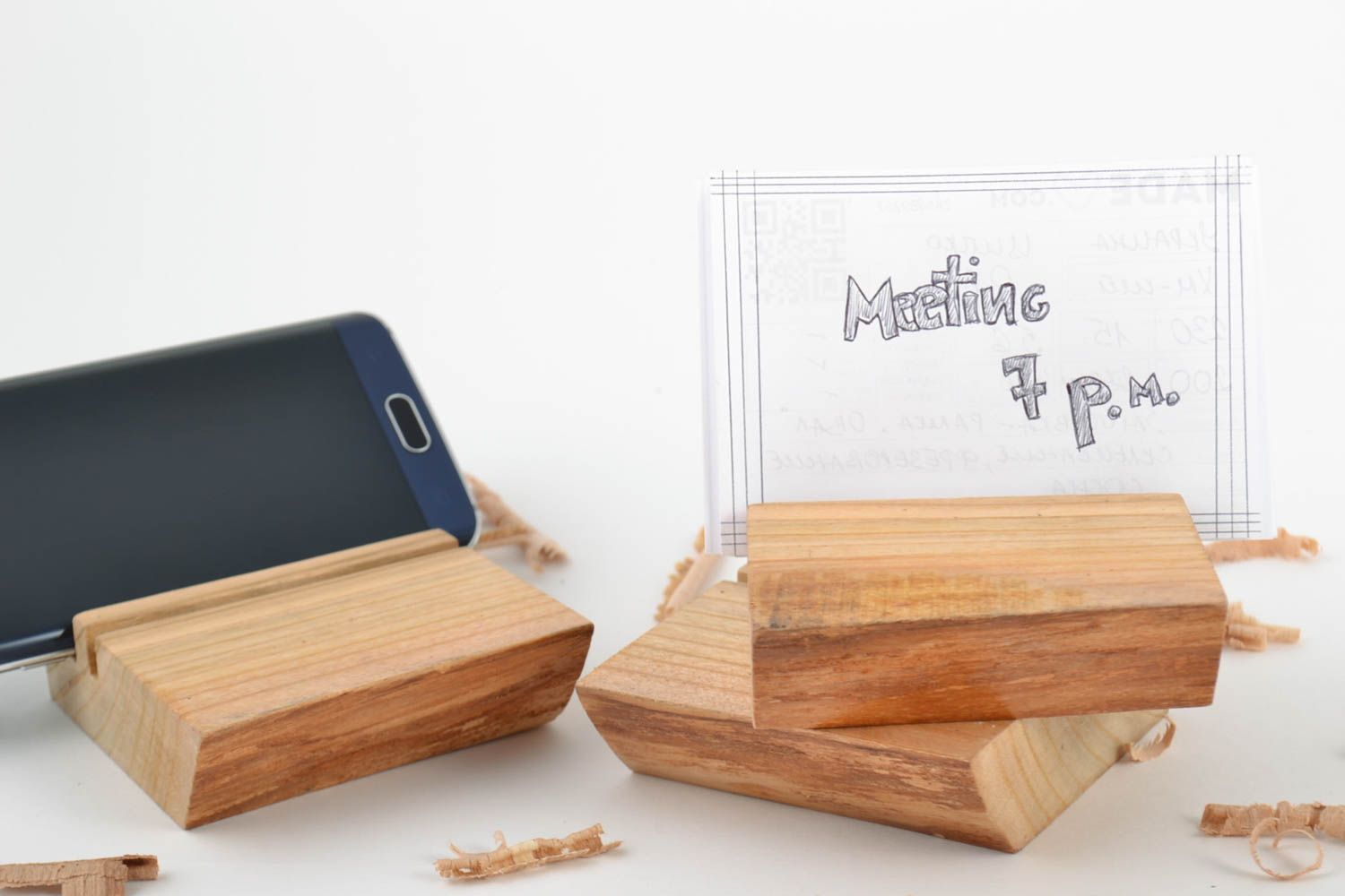 Supports pour téléphones portables en bois design simple faits main 3 pièces photo 1