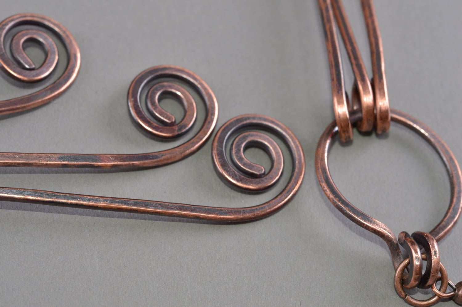 Schöne künstlerische handgemachte Ohrringe aus Kupfer in Heißschmieden Technik  foto 5