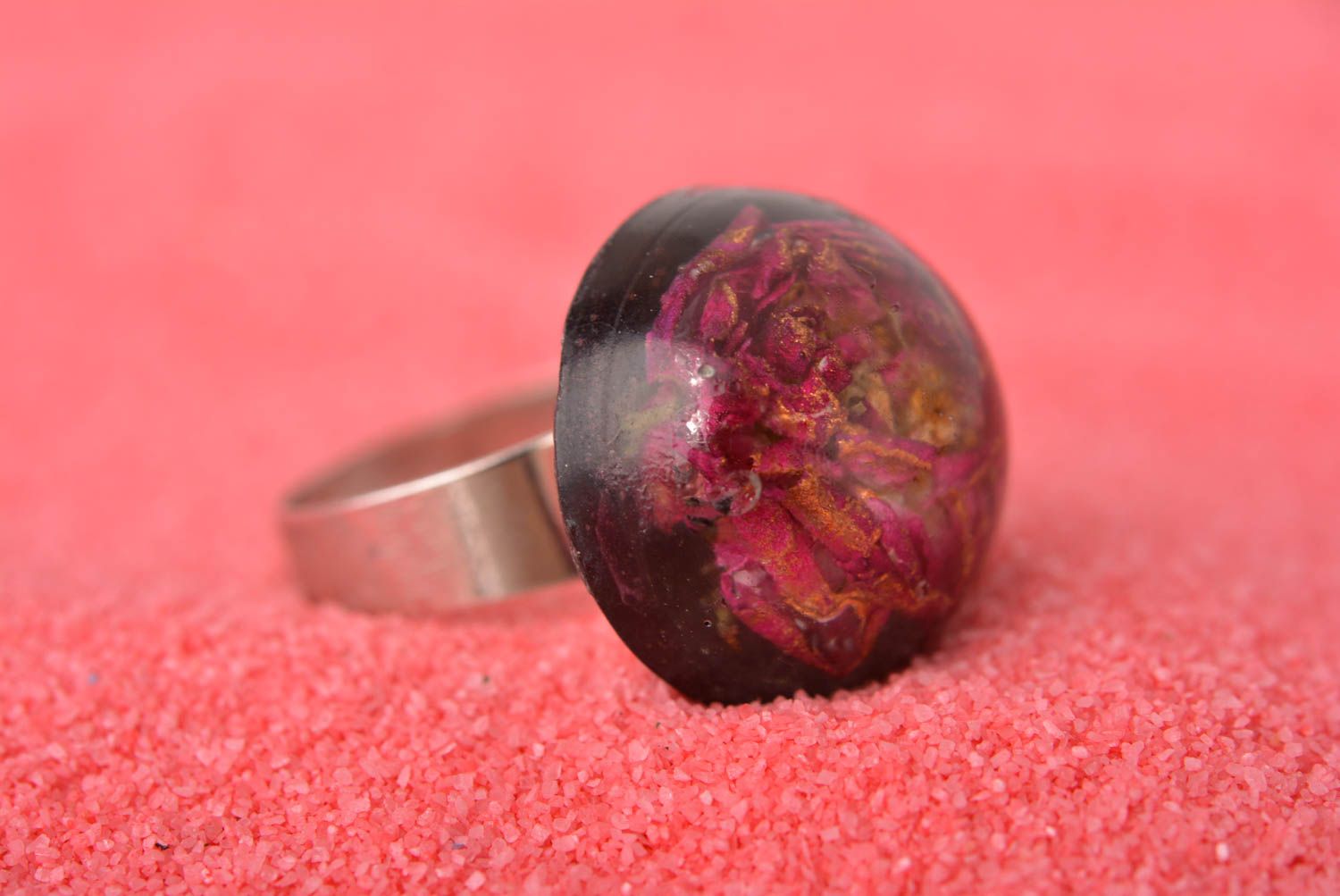 Кольцо ручной работы кольцо из эпоксидной смолы женское кольцо крупное фото 1