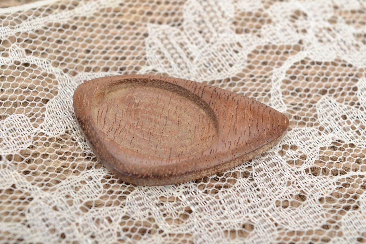 Petite ébauche pour bijou en bois brune triangulaire faite main insolite photo 4