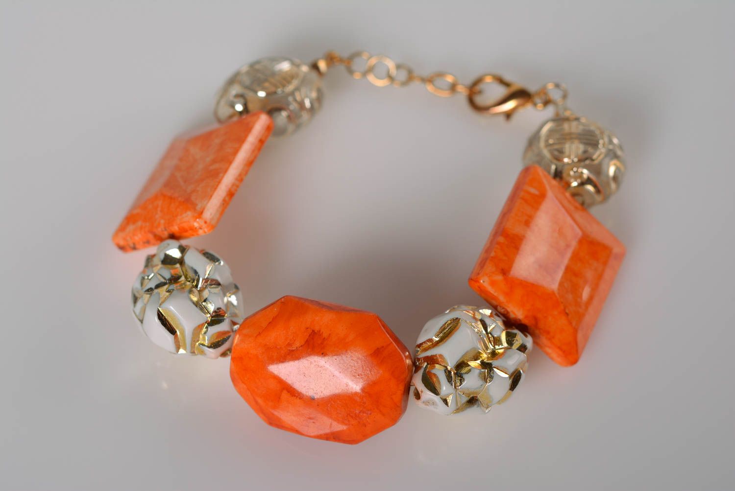 Bracelet orange Bijou fait main Accessoire femme en perles de plastique photo 1