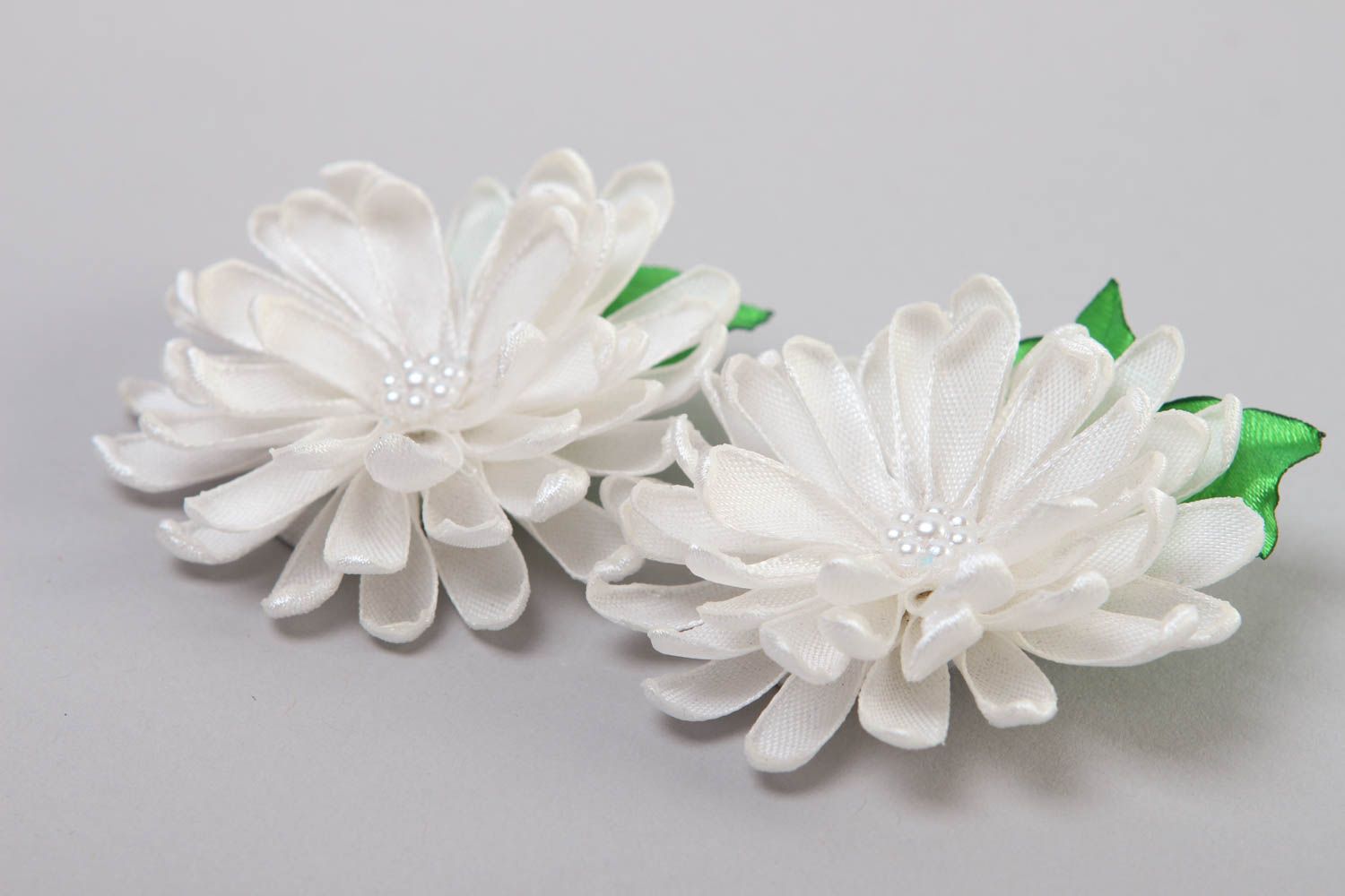 Handmade designer accessories 2 white flower hair clips stylish hair clips photo 3