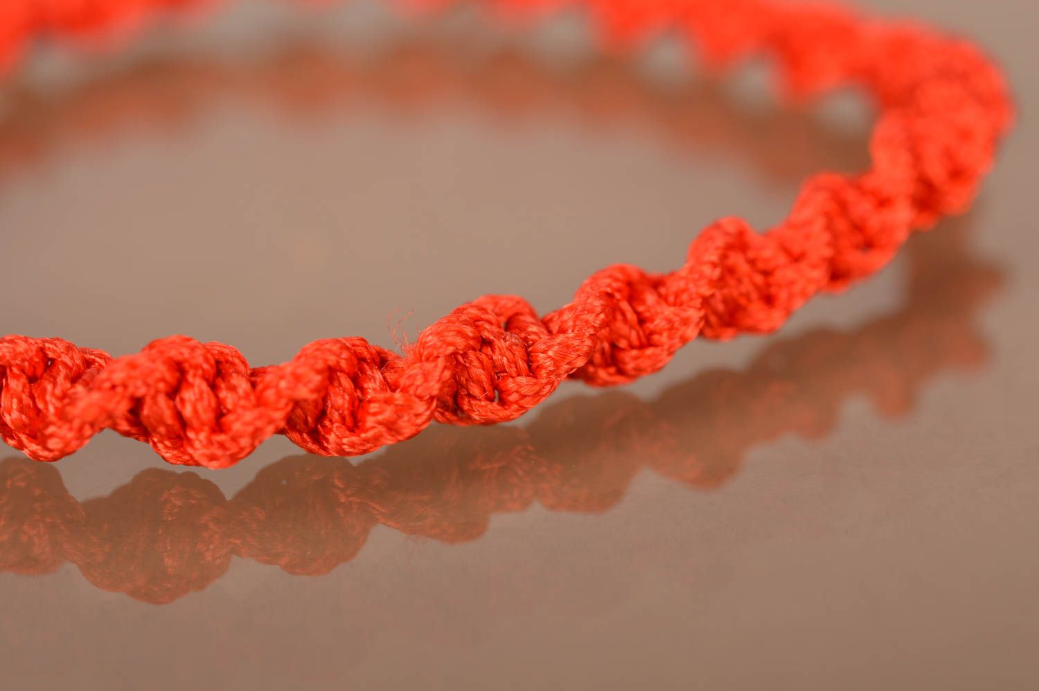 Красный браслет из вощеного шнурка ручной работы с регулируемым размером фото 3