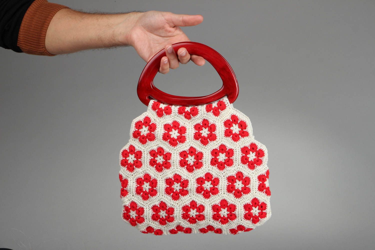 Bolsa crochet con flores rojas foto 5
