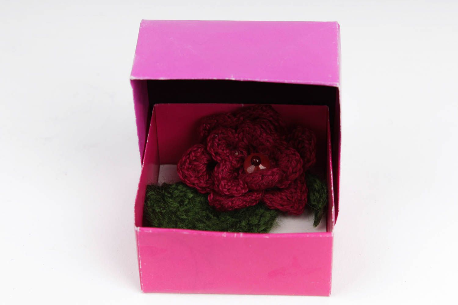 Broche tricot au crochet Bijou fait main fleur bordeaux coton laine Cadeau femme photo 3