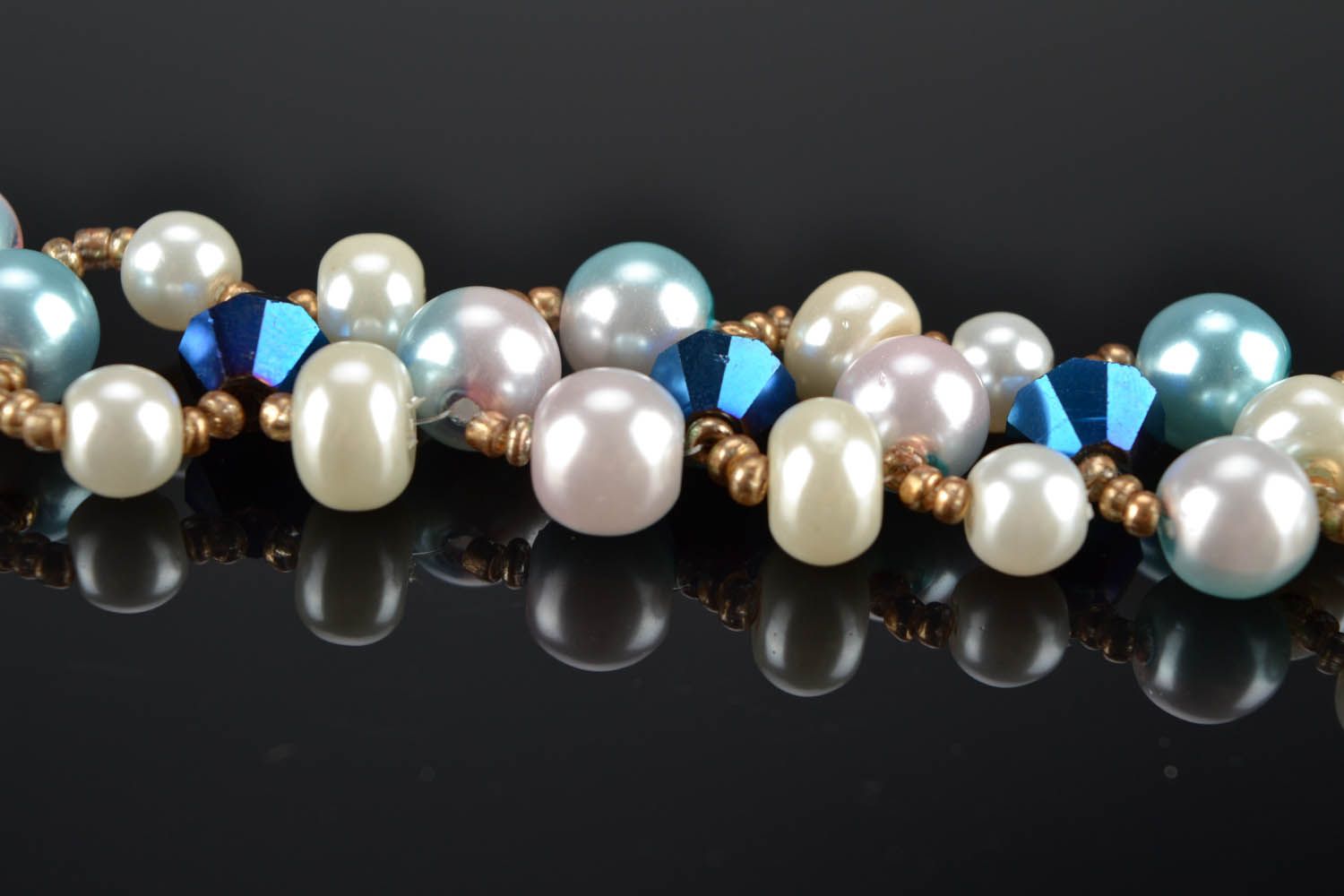 Bracelet de perles artificielles avec ruban bleu photo 2
