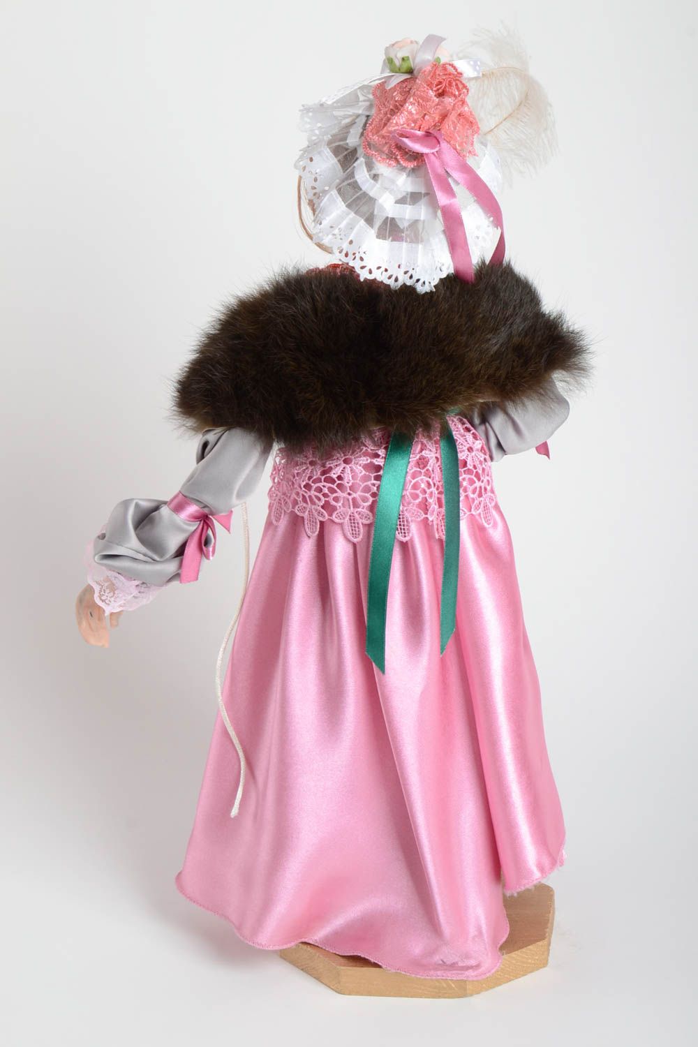 Дизайнерская авторская кукла с элементами лепки для декора Мадам ручной работы фото 3