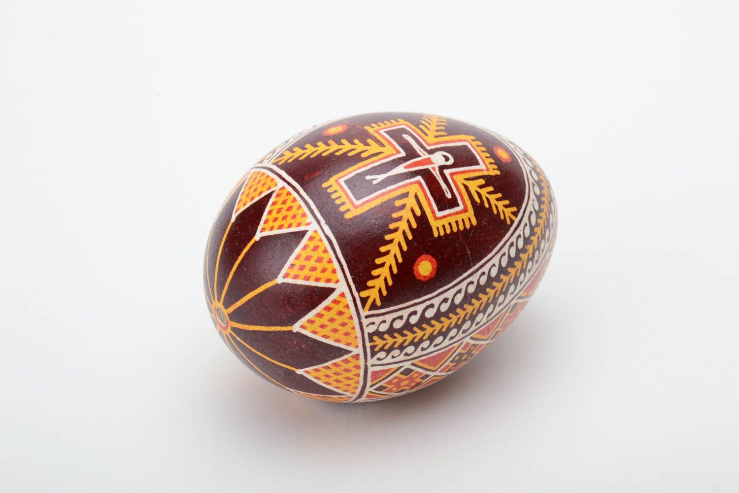 Œuf de Pâques beau festif de créateur fait main avec peinture marron ethnique photo 4