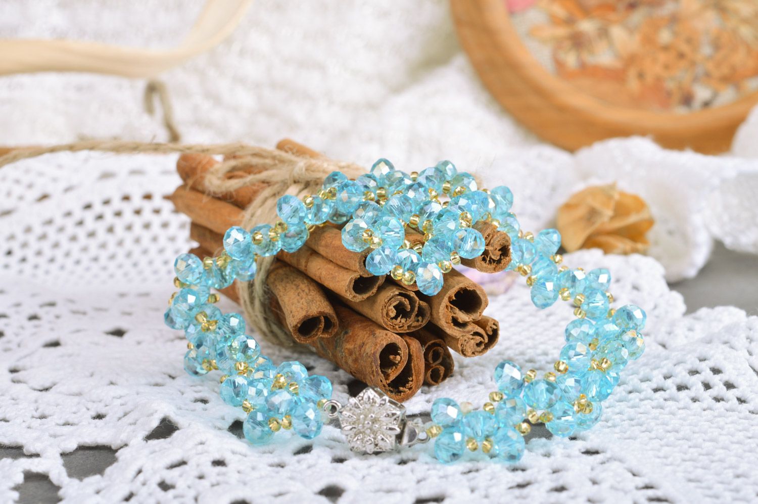 Glänzende schöne blaue Fußkette aus Kristallen und Glasperlen reine Handarbeit foto 1