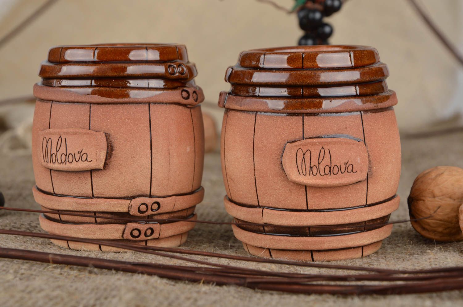 Set of 2 decorative ceramic 3 oz mugs with fake wood pattern and no handle photo 1
