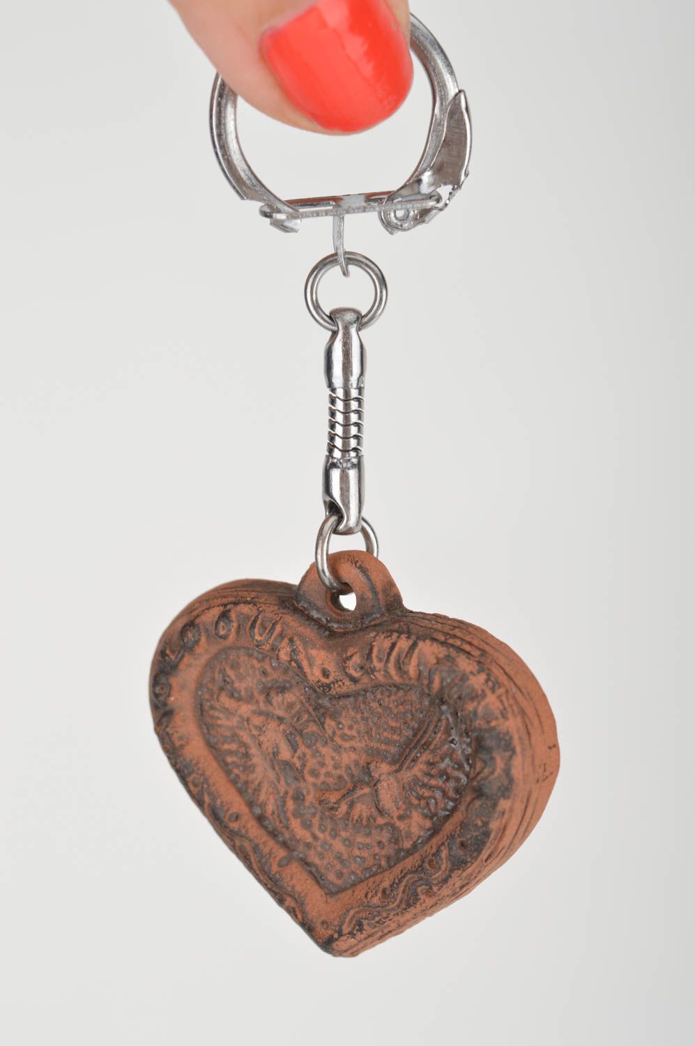 Porte-clés coeur en argile fait main marron écologique fourniture en métal photo 3