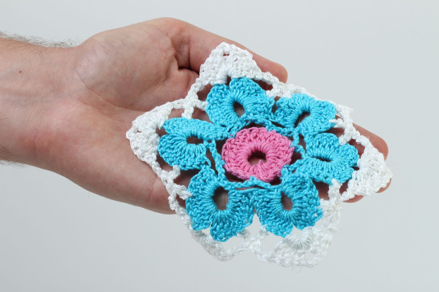 Accesorio para crear bisutería artesanal flor tejida al crochet regalo original foto 5