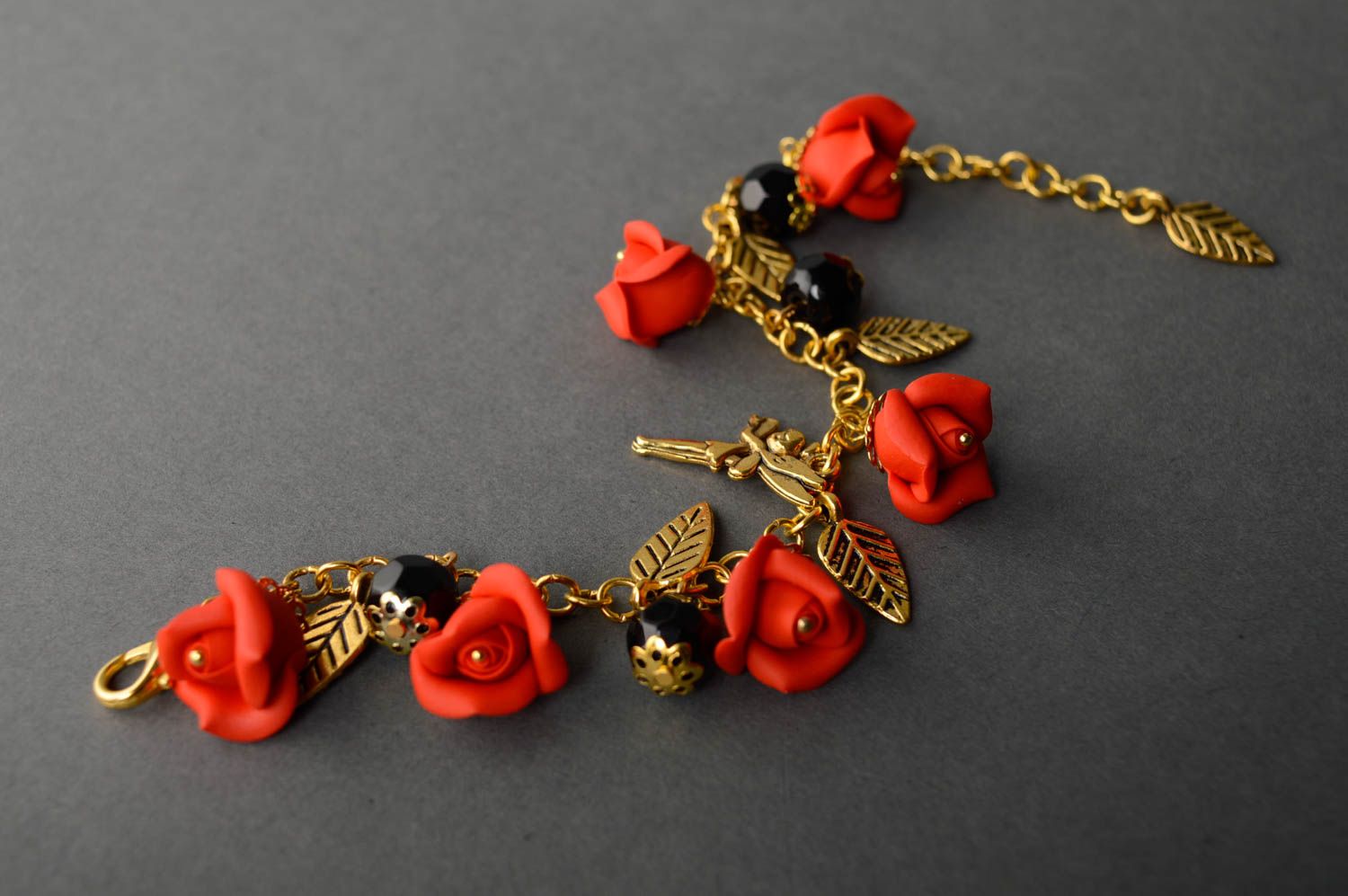 Bracelet en argile polymère et métal Roses rouges photo 1