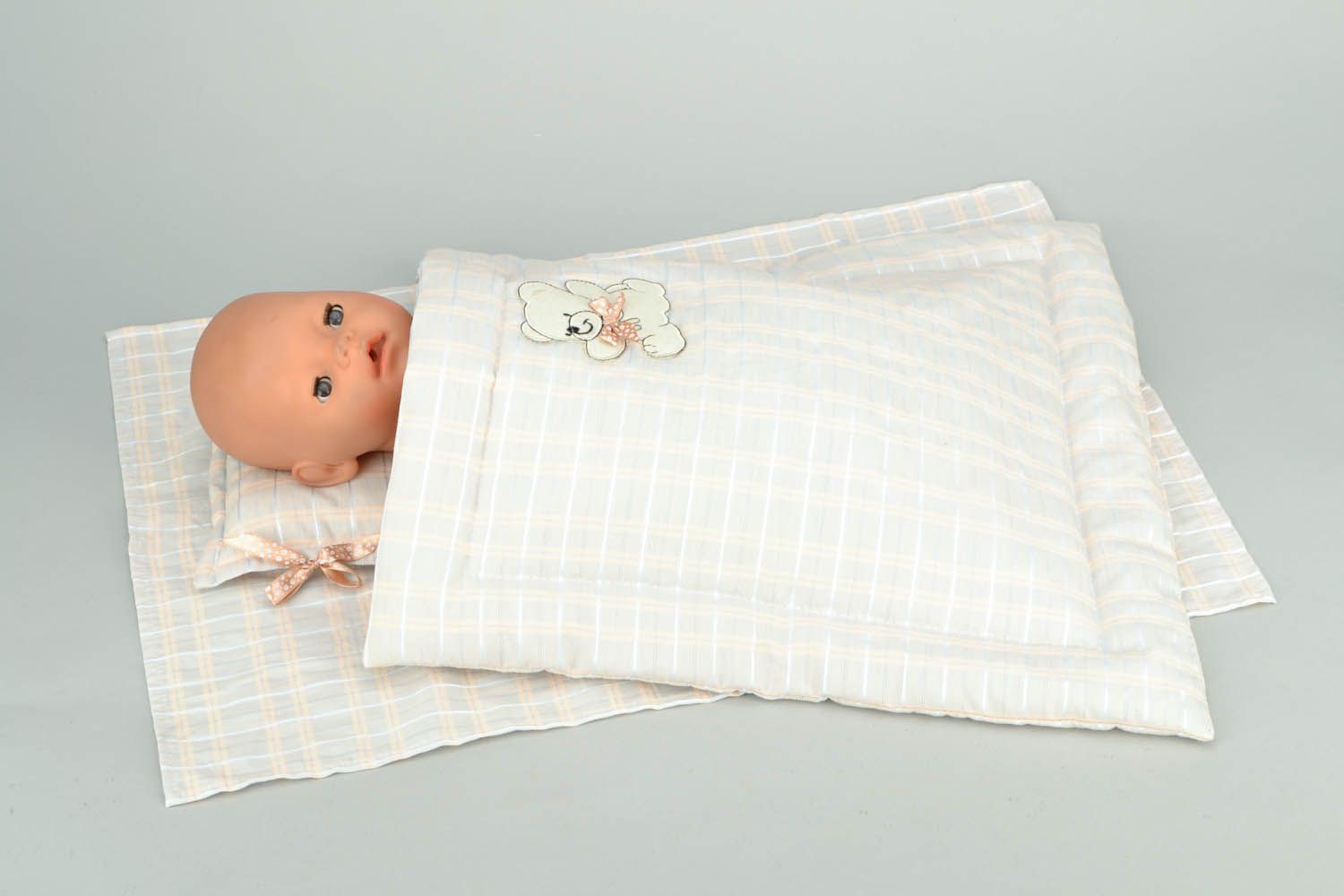 Jogo de cama para bonecas roupas para bonecas feitas à mão  foto 1