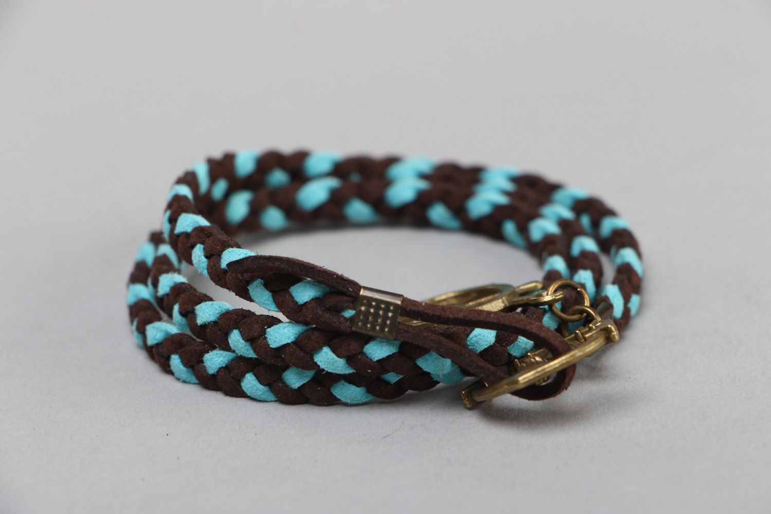 Handgemachtes mehrreihiges Armband aus künstlichem Wildleder in Schwarz und Blau foto 1