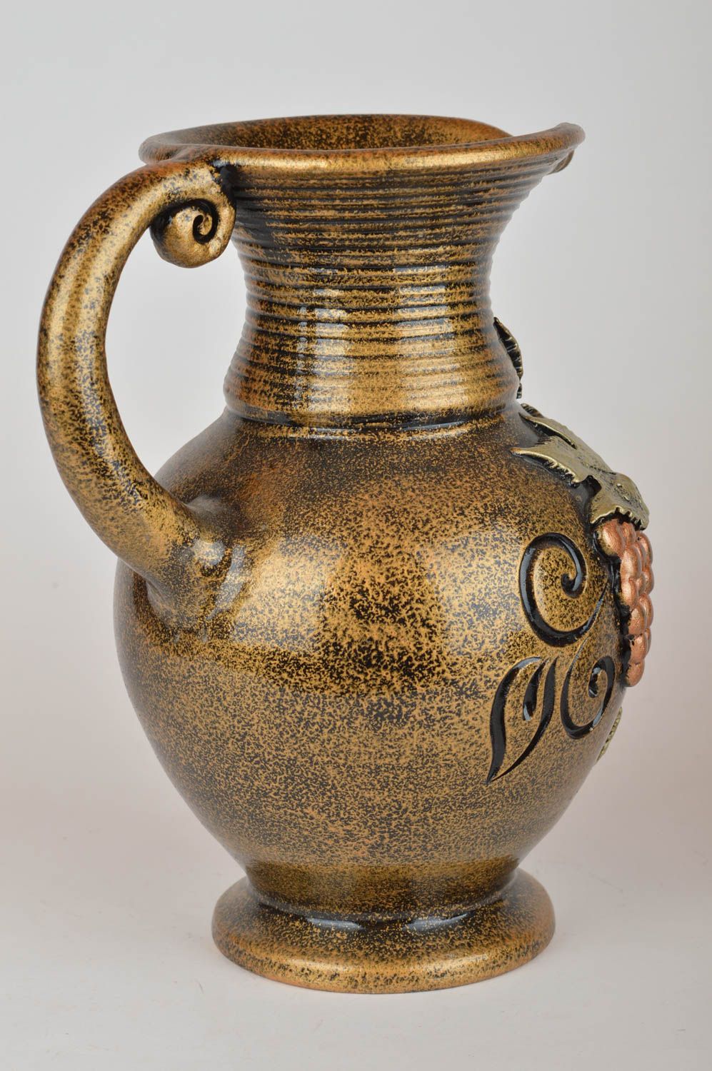 60 oz ceramic handmade wine pitcher with handle and molded grape design 2,9 lb photo 2