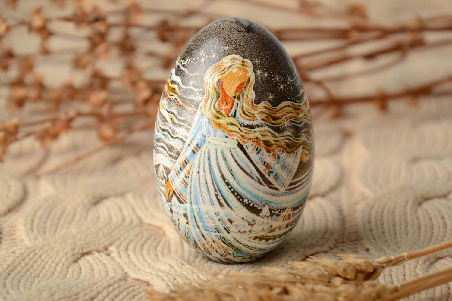 Oeuf de Pâques décoratif fait main original peint technique de cire Hiver photo 1