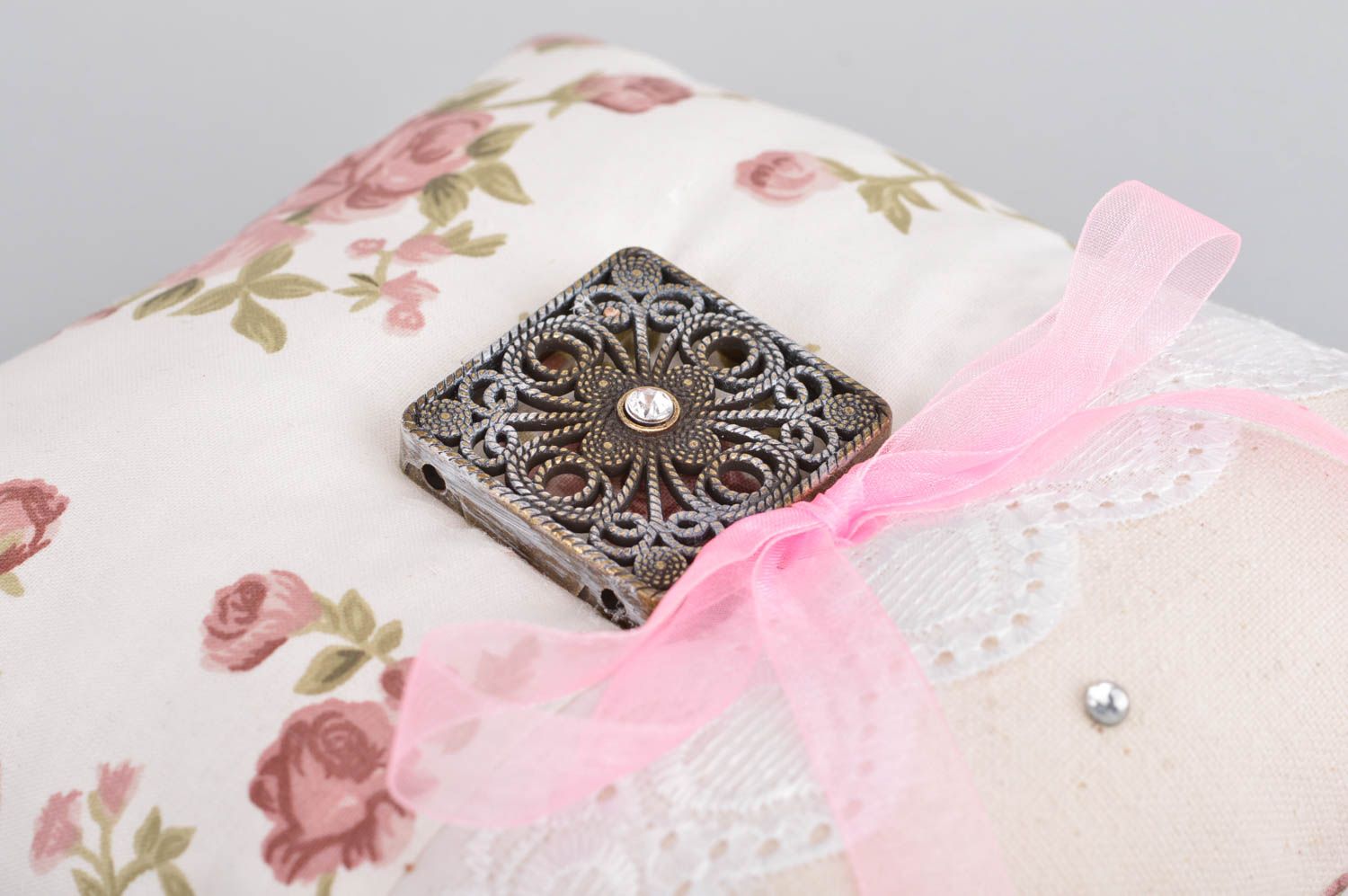 Handmade designer ring bearer pillow sewn of floral cotton fabric with lace photo 4